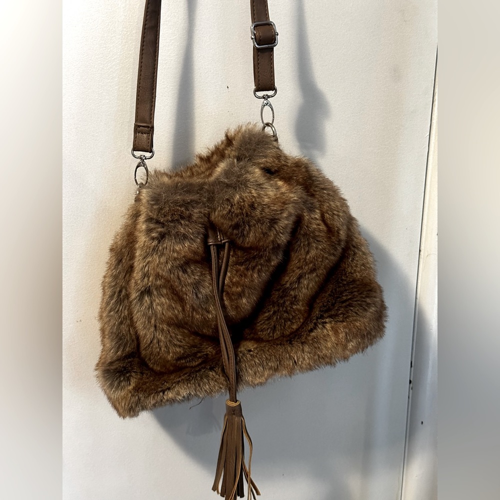 LIKE NEW D’lish- faux fur cross body satchel Purple inside drawstring closure